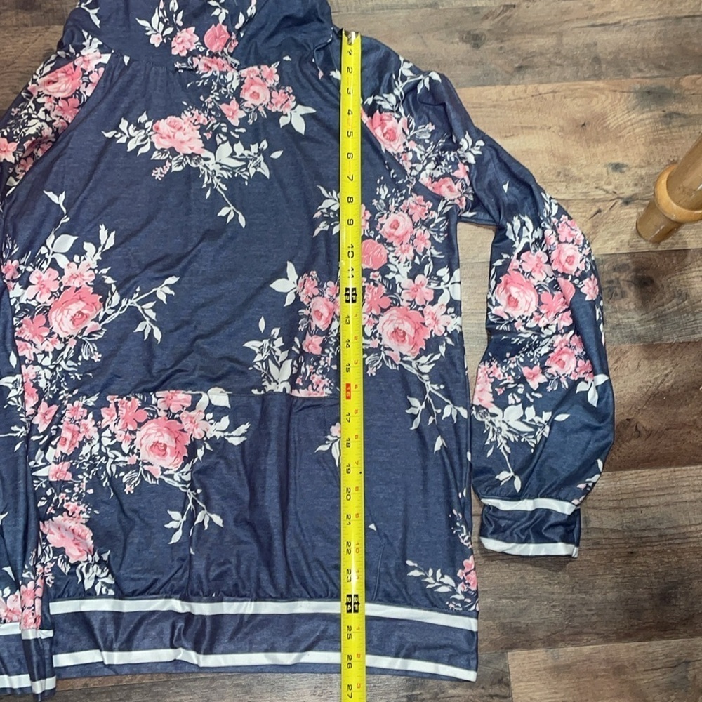 Angashion XL Hoodie style pull over with front pocket. - Picture 10 of 11